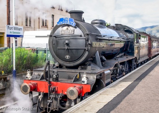 Take a trip on the real Hogwarts Express Train! - Noshtastic