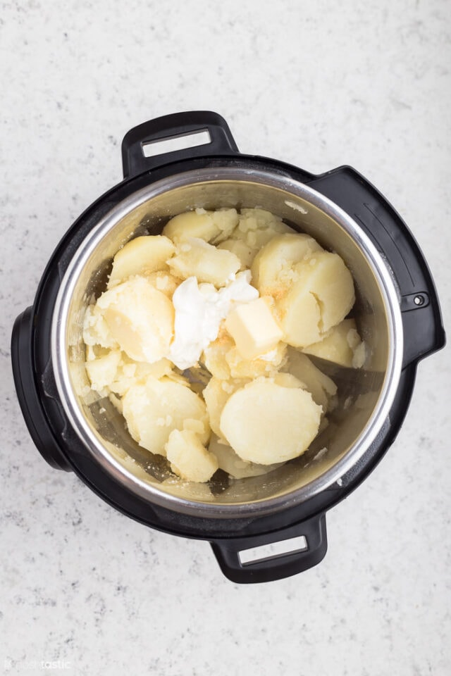 Easy Instant Pot Mashed Potatoes - Noshtastic